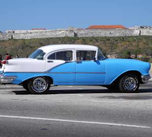 Am Hafen sieht man solche Geschosse