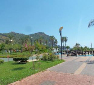 Promenade mit Blick zur Burg