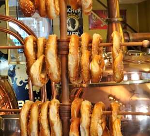 Brezn an der Theke des Hopfen & Co