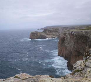 Felsen und Meer am Cabo Sao Vicente 