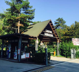 Einfahrt zu dem Campingplatz