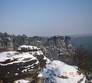 Blick von der Bastei zur " Lokomotive"