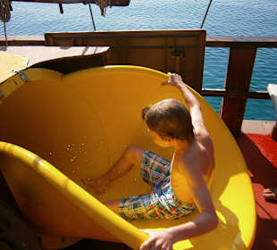 14m lange Rutsche im Piratenschiff