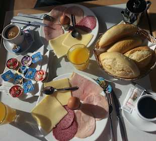 Frühstück an der Strandpromenade