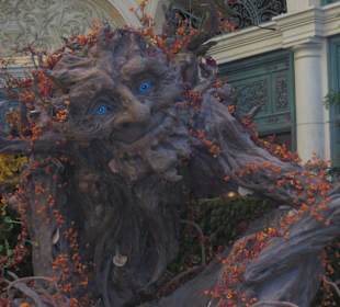 Märchenhafte Figur aus Holz