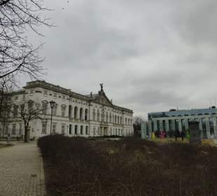 Krasiński-Platz mit -Palast und Oberstem Gericht