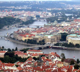 Wieża widokowa oraz kolej linowa na Petrin 