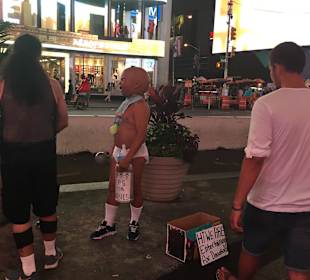 Figuren die Touristen abzocken