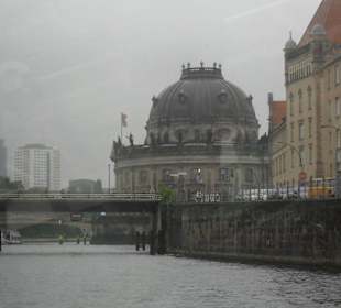 Der Dom im Hintergrund