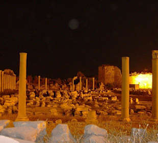 Ruinen bei Nacht
