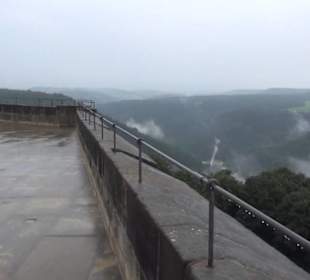 Entlang der Festungsmauer