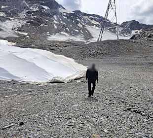 Geröllweg zur Spalte