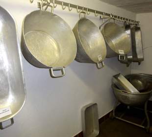 Wannen und Schüsseln im Schlachtereimuseum