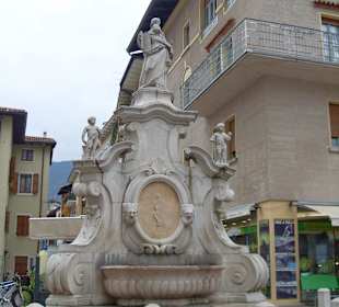 Brunnen auf Piazza