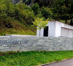 Die Gedenkstätte von außen