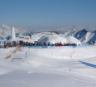 Blick auf das Volvo Ice Camp