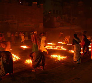 Kleine Zeremonie nahe des Dhobi Ghat