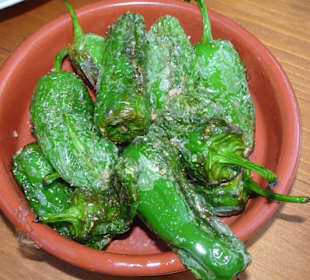 Gegrillte Paprika mit Meersalz