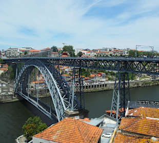 Blick auf die Brücke Ponte Dom Luis I