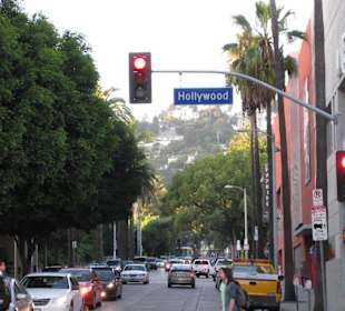 Das Strassenschild sagt an wo wir sind