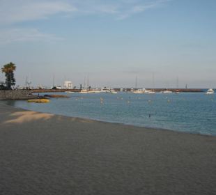 Strand in Richtung Hafen in Santa Eulalia