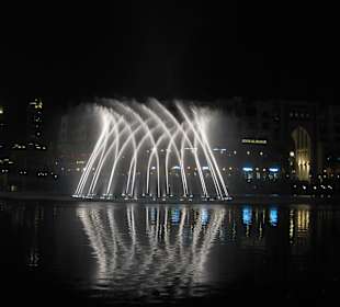 Wasserspiele vor dem Burj Khalifah