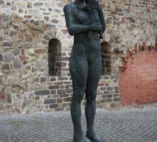 Skulptur Die Stehende