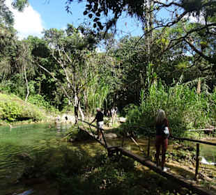 Baden im Regenwald, sogar mit Getränkeverkauf!