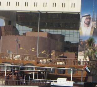 Blick auf ein Restaurantboot