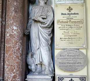 In den Gruftarkaden des Sebastiansfriedhofes