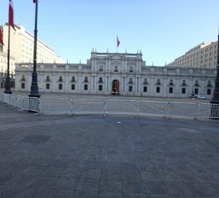 Frontaler Blick auf das Gebäude