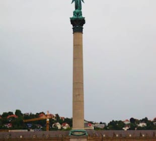 Vor dem Neuen Schloss