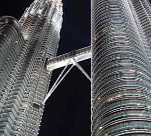Petronas Twin Towers bei Nacht