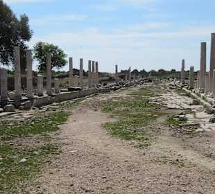 Säulenstr. in Ruinen des antiken Side