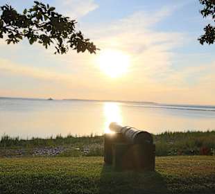 Kanone und Sonnenuntergang am Öresund