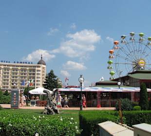 Promenade - golden sands