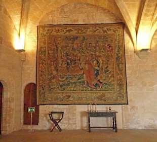 Zimmer mit wenig Möbeln