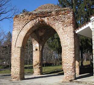 Tracki grobowiec w Kazalnak