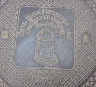 Original Gullideckel von Stone Town