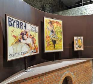 Historische Werbeplakate in der Caves Byrrh
