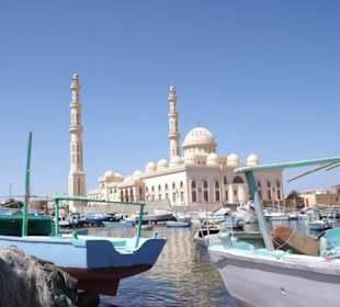 Blick auf die Moschee vom Fischmarkt