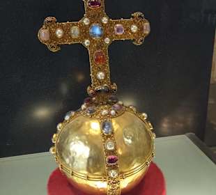 Reichskleinodien im Krönungssaal des Rathauses