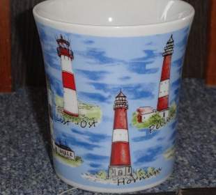 Das Bild zeigt den Leuchtturm von Pellworm und Hör