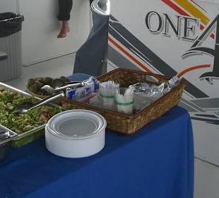 Erst die Wale, dann das Buffet