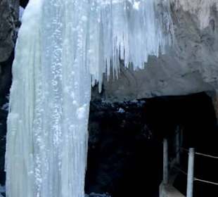 Ehemaliger Wasserfall neben dem Wanderweg
