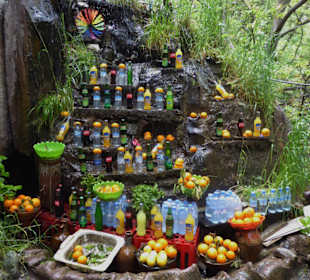 Saftbar am kleinen Wasserfall