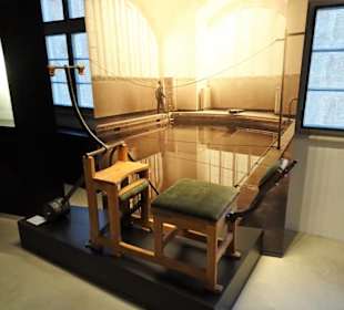 Historische Trimm-Geräte im Palais Mamming