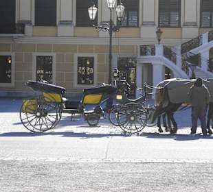 Fiaker vor dem Schloss