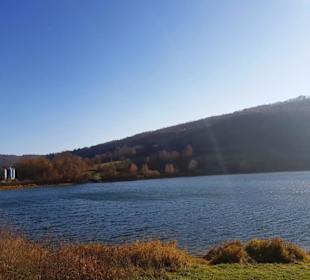 Fast um den See herum