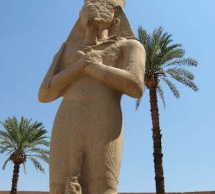 Überdimensionale Statuen 